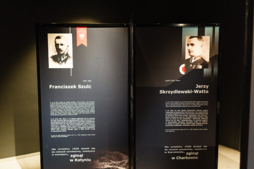 Obchody 103. rocznicy Powstania Wielkopolskiego 1918-1919. Wernisaż wystawy "Powstańcy Wielkopolscy, kawalerowie Orderu Virtuti Militari, ofiary ludobójstwa w Katyniu" -dokumentacja wystawy.